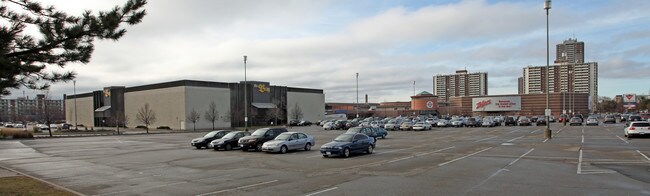 Plus de détails pour 6464 Yonge St, Toronto, ON - Commerce de détail à louer