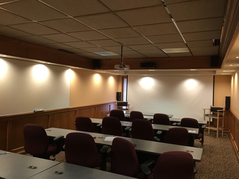 137 S Production Dr, Avon, IN for lease - Building Photo - Image 3 of 8