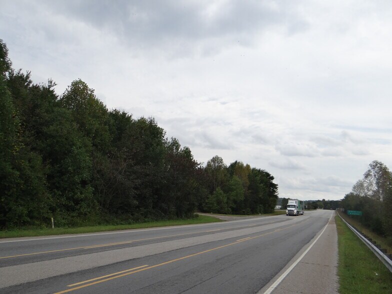 500 Unifi Industrial Drive, Yadkinville, NC à vendre - Photo du bâtiment - Image 2 de 5