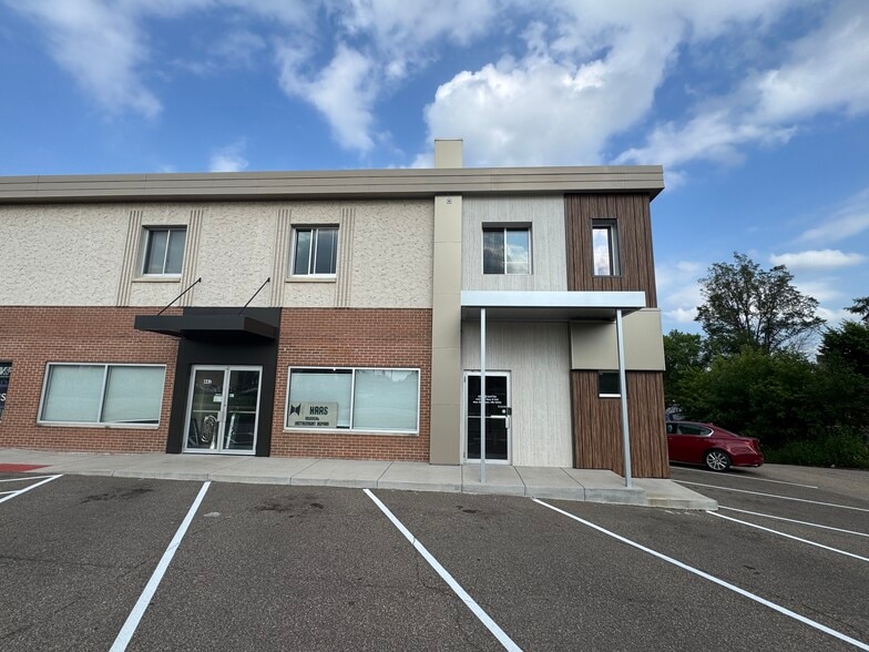 441-445 NW Old Highway 8, New Brighton, MN for lease - Building Photo - Image 3 of 17