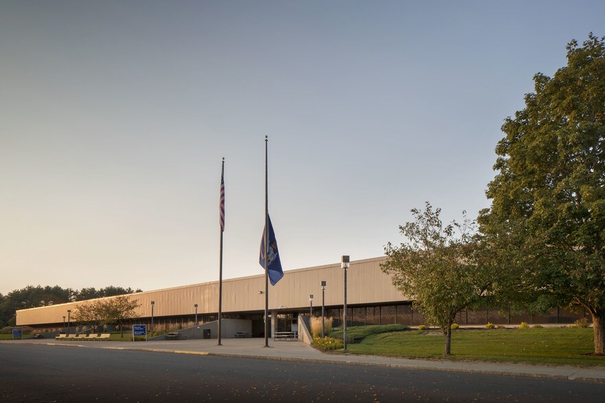 45 Commerce Dr, Augusta, ME à louer - Photo principale - Image 1 de 17