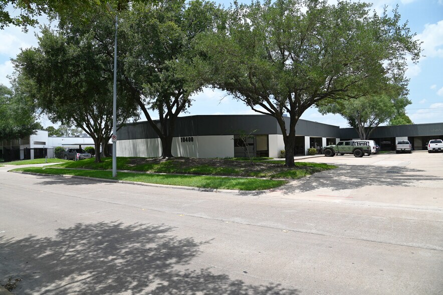 10400 Westoffice Dr, Houston, TX à louer - Photo du bâtiment - Image 3 de 3