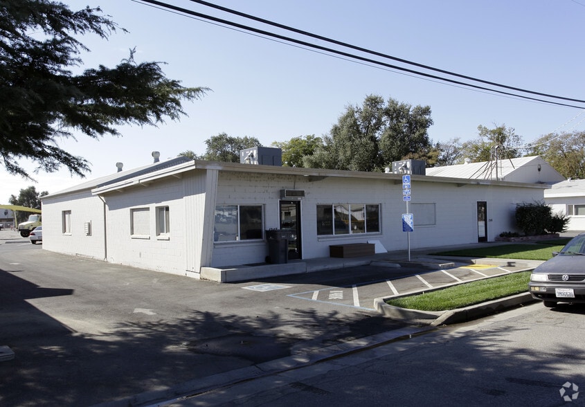 1246-1248 Fortna Ave, Woodland, CA for lease - Primary Photo - Image 1 of 2