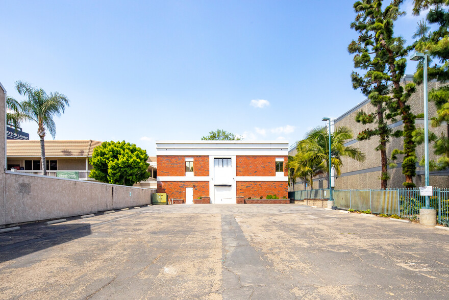 1940 E 17th St, Santa Ana, CA for sale - Building Photo - Image 3 of 24