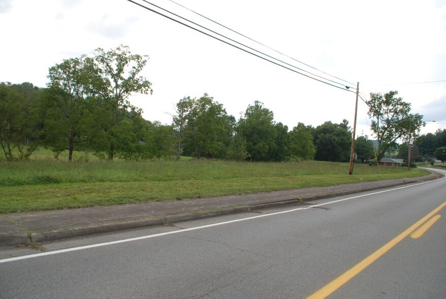 100 Ben Bolt Ave, Tazewell, VA à vendre - Photo principale - Image 1 de 1