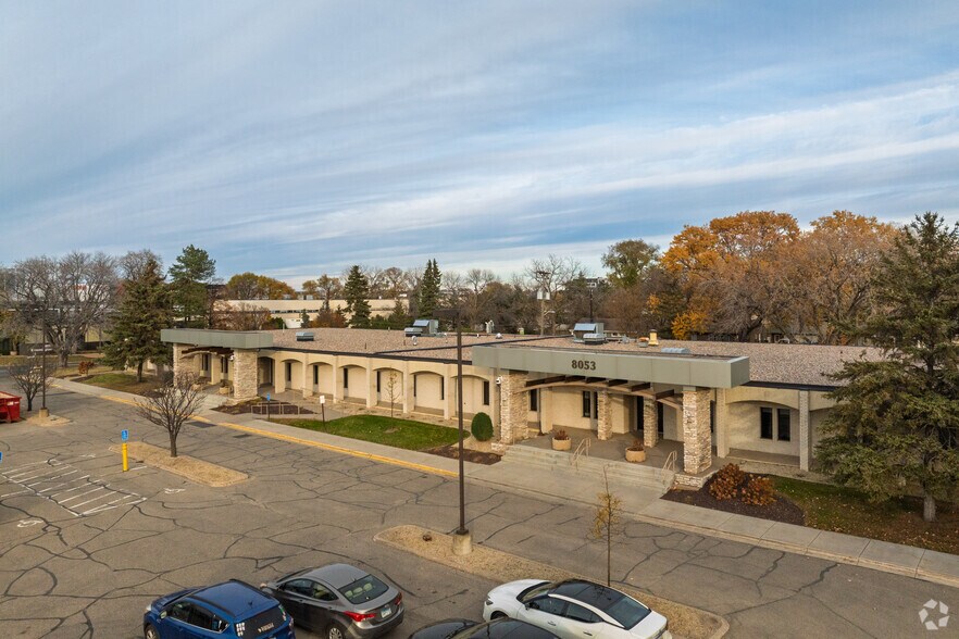 8053 E Bloomington Fwy, Bloomington, MN à vendre - Photo du bâtiment - Image 3 de 4