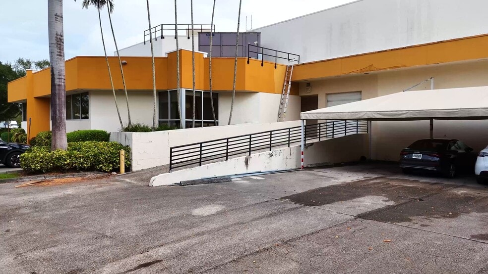 8850 NW 20th St, Doral, FL à vendre - Vidéo sur l’inscription commerciale - Image 2 de 21