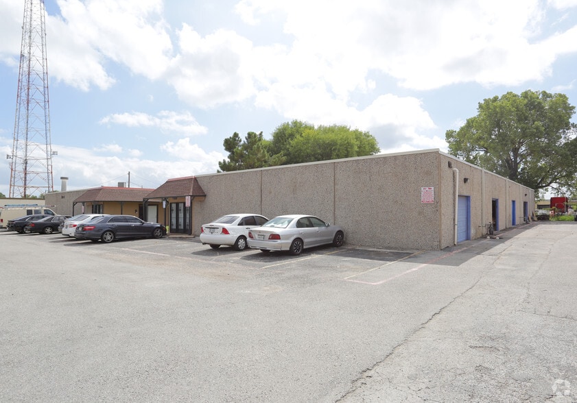 3814 Marquis Dr, Garland, TX for lease - Building Photo - Image 3 of 3