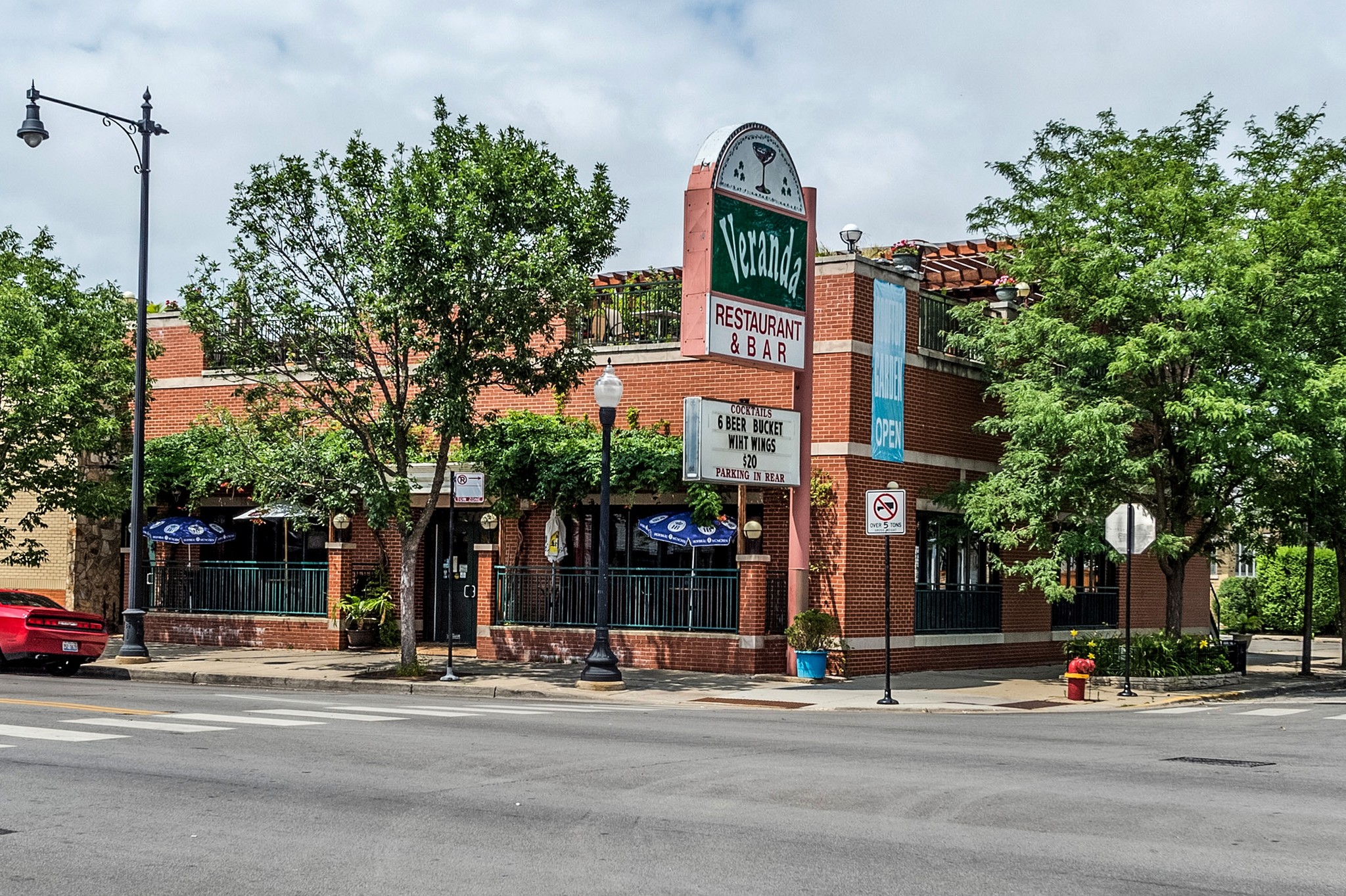 5700 W Irving Park Rd, Chicago, IL à vendre Photo du bâtiment- Image 1 de 1