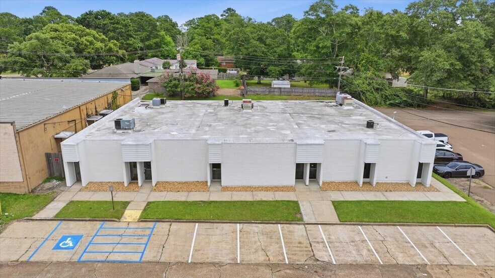 211 Gay St, Mccomb, MS à louer - Photo du bâtiment - Image 1 de 24