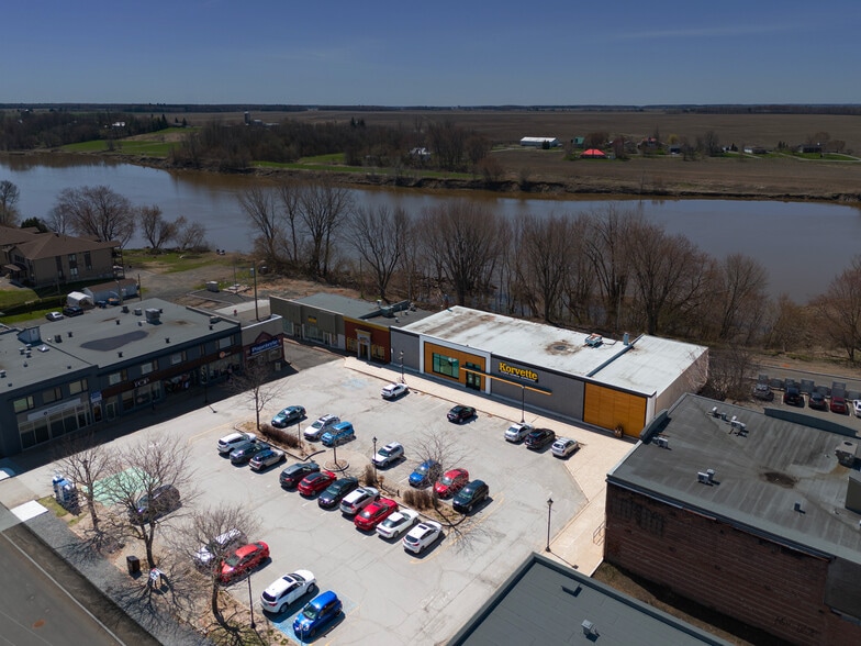 200 Pl Du 21-Mars, Nicolet, QC à louer - Photo du bâtiment - Image 1 de 7