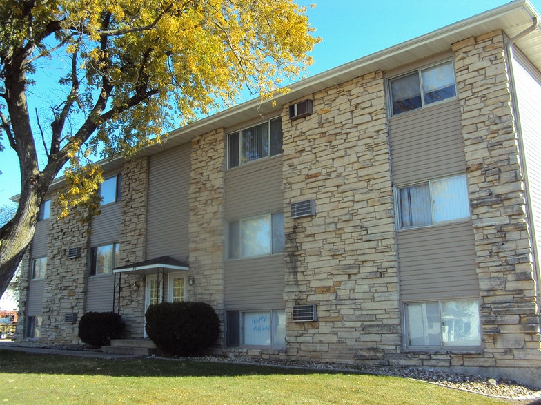 901 S 11th St, Marion, IA for sale - Building Photo - Image 2 of 8