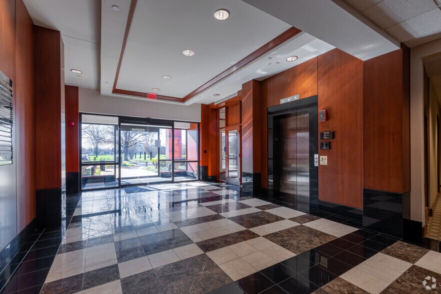 9780 Ormsby Station Rd, Louisville, KY à louer - Hall d’entrée - Image 2 de 22