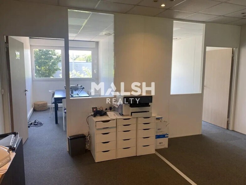 Flex dans Dardilly à louer - Photo du bâtiment - Image 3 de 10