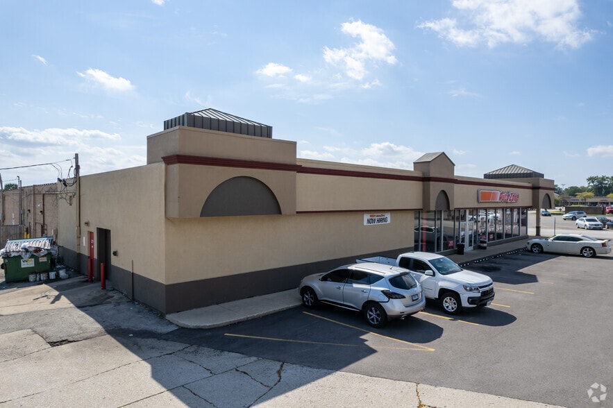 330-518 Georgetown Sq, Wood Dale, IL for lease - Building Photo - Image 3 of 14