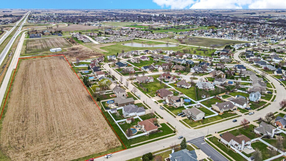 1051 S Cypress Dr, Manteno, IL à vendre - Photo du bâtiment - Image 2 de 5