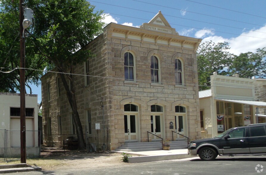 402 7th St, Comfort, TX à louer - Photo principale - Image 1 de 7