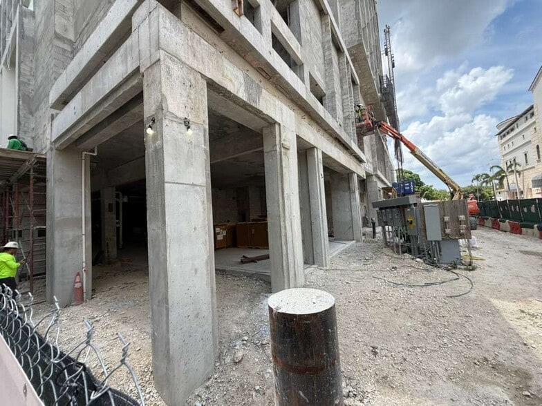 4011 Salzedo St, Coral Gables, FL for lease - Building Photo - Image 2 of 14