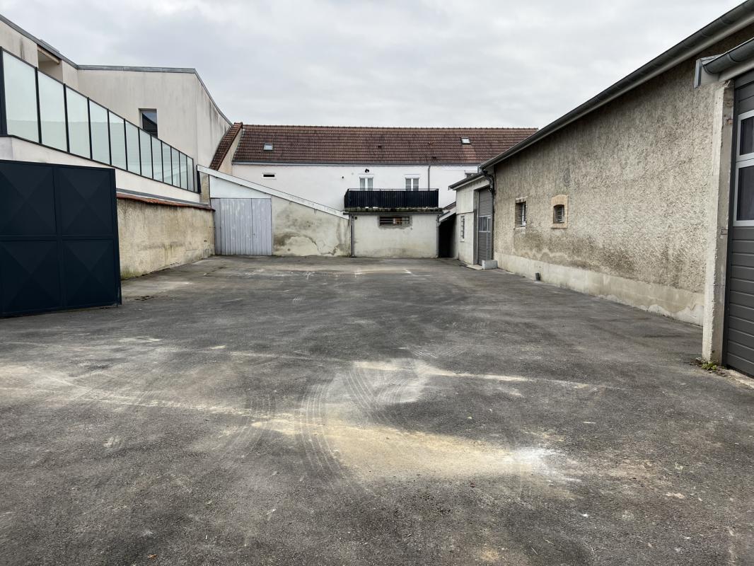 Industrial in Reims for lease Building Photo- Image 1 of 4