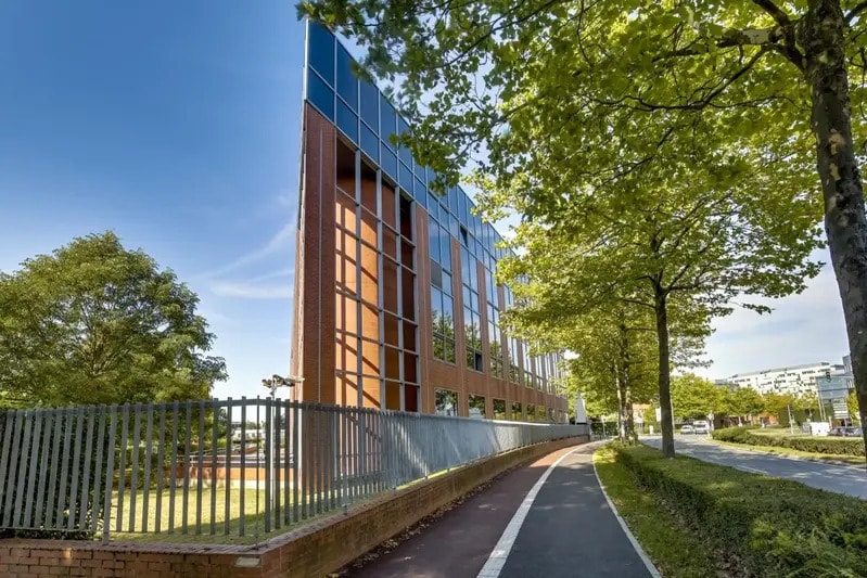 38 Boulevard Paul Cézanne, Guyancourt for lease - Building Photo - Image 2 of 9