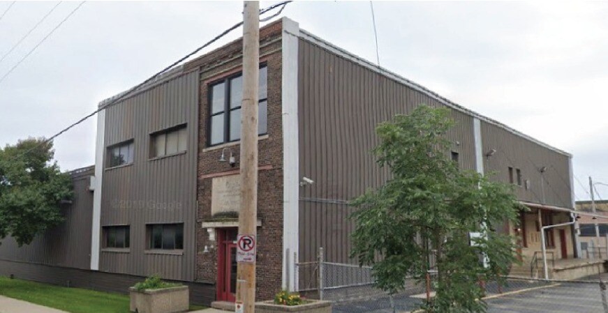 2123 W Michigan St, Milwaukee, WI à louer - Photo du bâtiment - Image 1 de 5