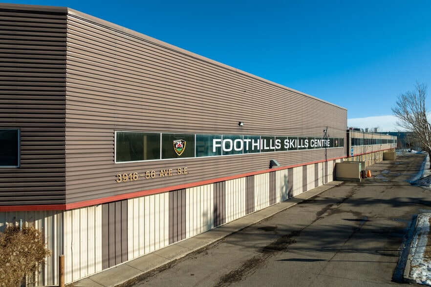 3916 56th Ave SE, Calgary, AB for lease - Primary Photo - Image 1 of 7