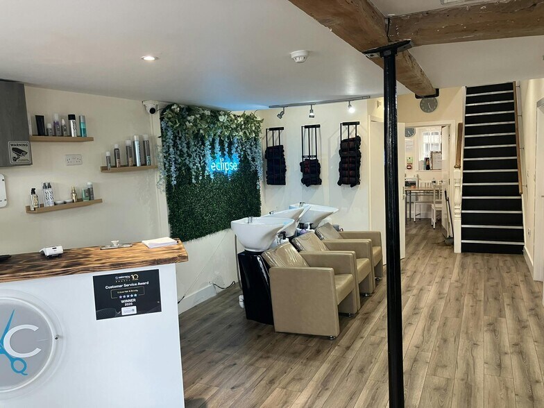 107-109 High St, Collingham à vendre - Photo du bâtiment - Image 2 de 23