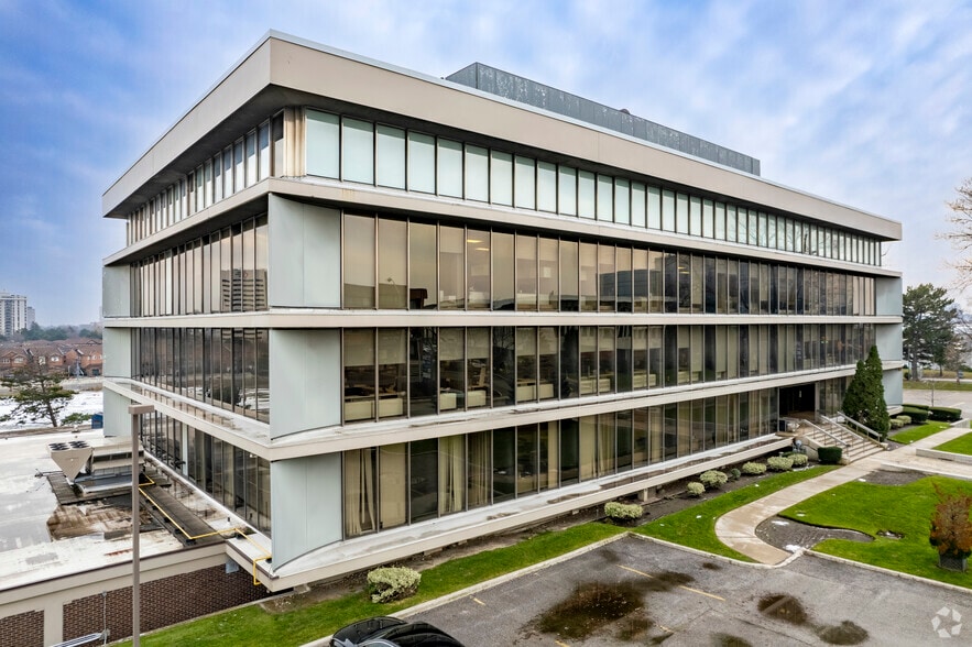 39 Wynford Dr, Toronto, ON for lease - Building Photo - Image 1 of 4