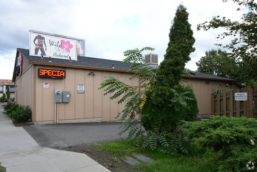 15826 SE Division St, Portland, OR à louer - Photo du bâtiment - Image 3 de 4