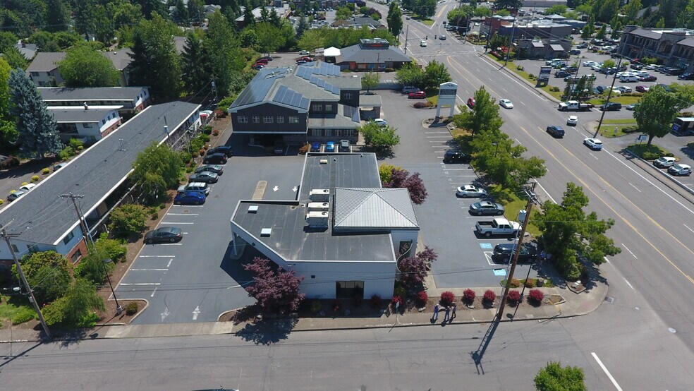 2710 Commercial St SE, Salem, OR à louer - Photo du bâtiment - Image 3 de 8
