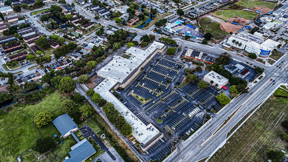 941 Kimberly Blvd, North Lauderdale, FL for lease - Building Photo - Image 3 of 3