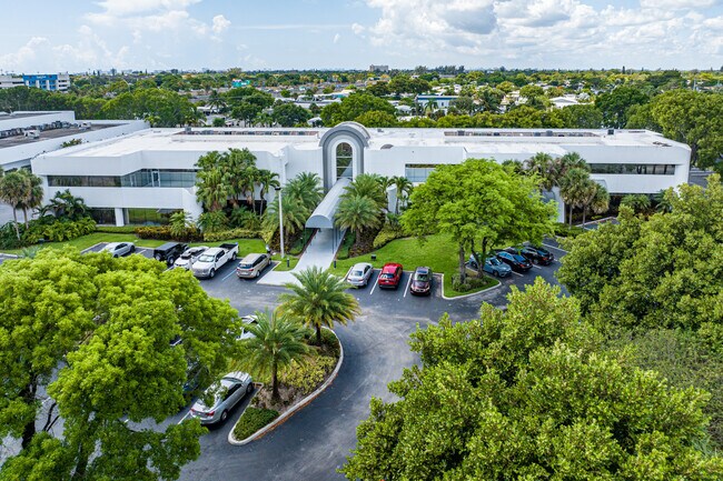 Plus de détails pour 1400 E Newport Center Dr, Deerfield Beach, FL - Bureau à louer