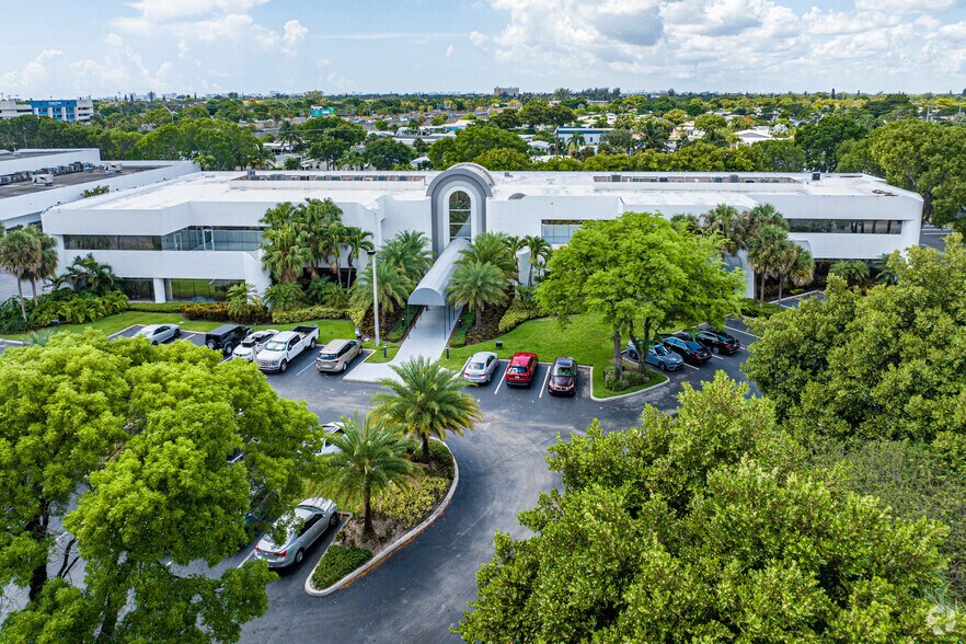 1400 E Newport Center Dr, Deerfield Beach, FL à louer - Photo principale - Image 1 de 19