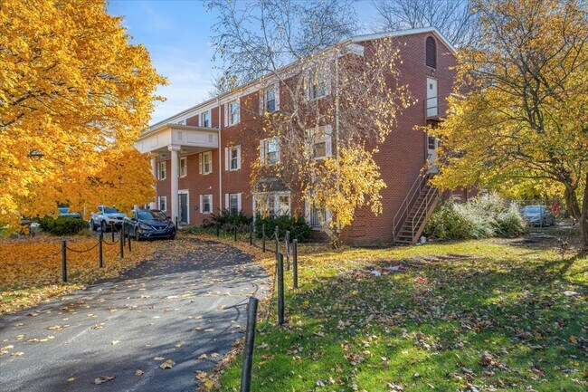 Plus de détails pour 928 W Hillcrest Dr, Dekalb, IL - Spécialité à vendre