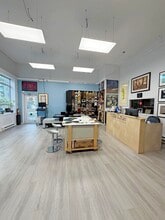 4438 Juneau St, Burnaby, BC à louer Photo intérieure- Image 2 de 2