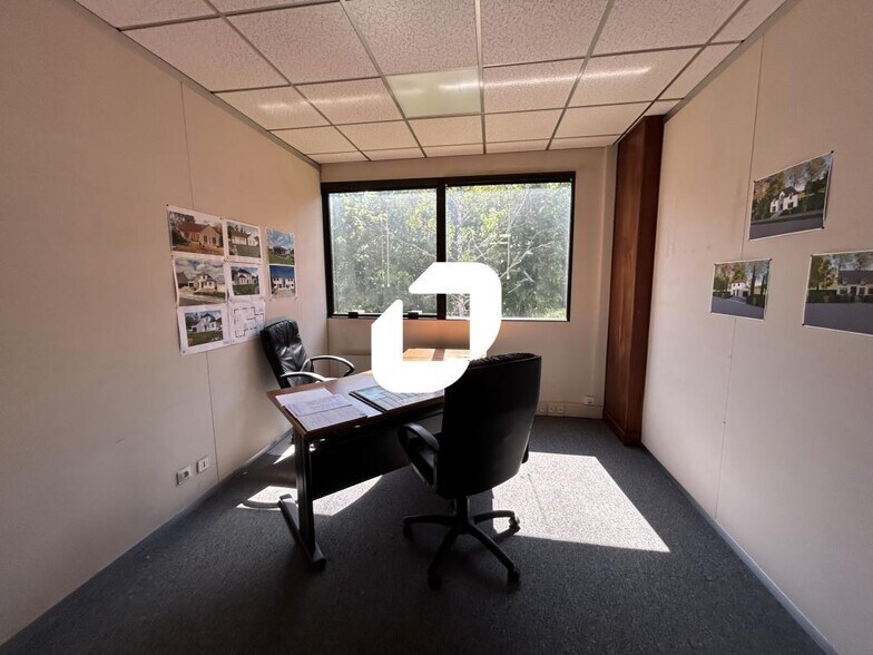 Office in Saint-Thibault-des-Vignes for lease - Interior Photo - Image 3 of 9