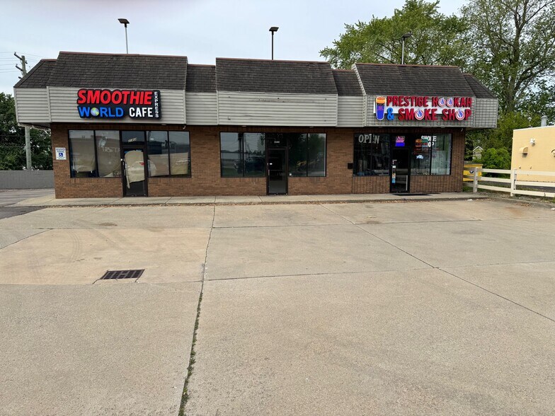 21404 Cass Ave, Clinton Township, MI for lease - Building Photo - Image 2 of 3