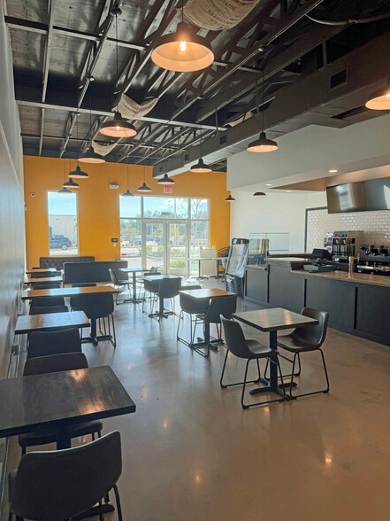 19580 Cochran Blvd, Port Charlotte, FL for lease - Building Photo - Image 3 of 11