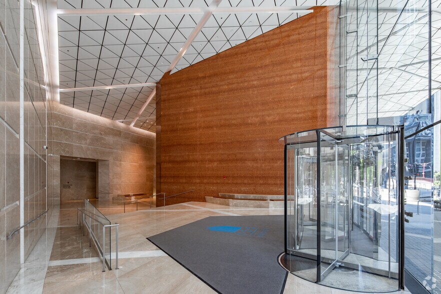 155 N Wacker Dr, Chicago, IL à louer - Hall d’entrée - Image 2 de 3