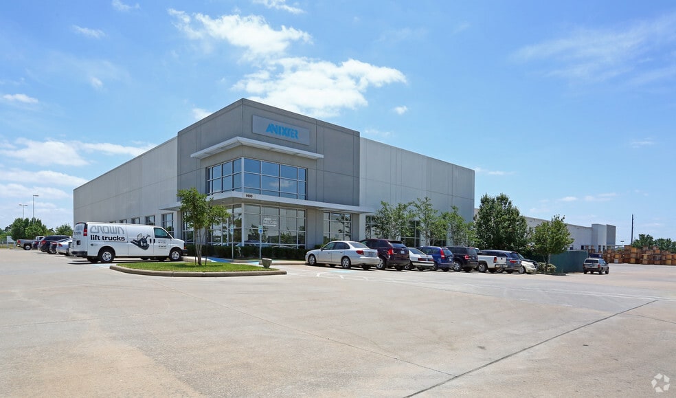 9900 Sam Houston Center Dr, Houston, TX for lease - Building Photo - Image 1 of 8