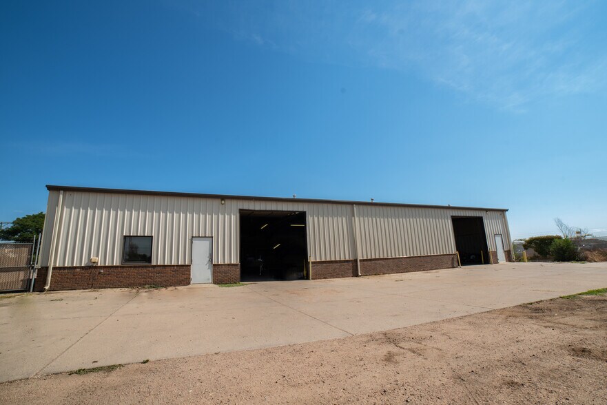 3026 1st Ave, Greeley, CO à louer - Photo du bâtiment - Image 1 de 24