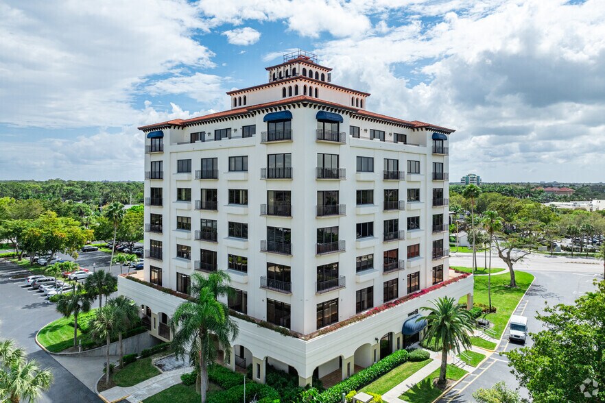 801 Laurel Oak Dr, Naples, FL à louer - Photo du bâtiment - Image 3 de 9