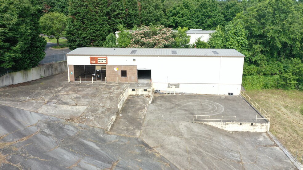 4211 Indiana Ave, Winston-Salem, NC à louer - Photo du bâtiment - Image 2 de 9