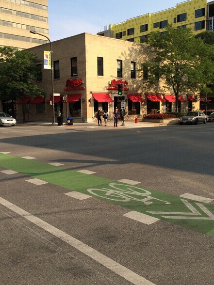 1527 Chicago Ave, Evanston, IL à louer - Photo du bâtiment - Image 3 de 6