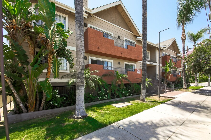 21350 Parthenia St, Canoga Park, CA à vendre - Photo du bâtiment - Image 1 de 1