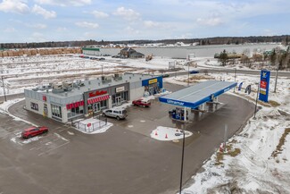 Plus de détails pour 90 Rte Jean-Baptiste-Casault, Montmagny, QC - Vente au détail à louer