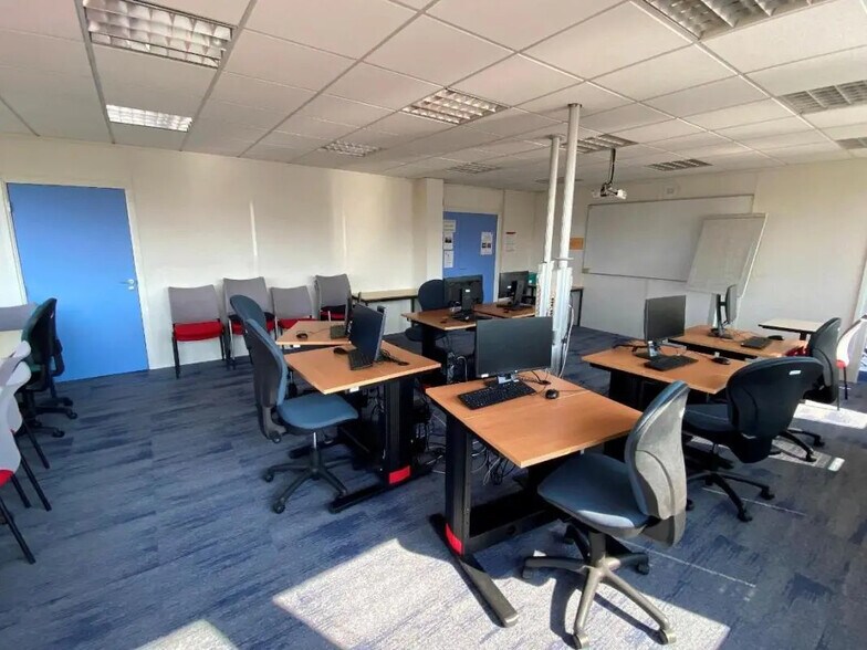 Bureau dans Évry-Courcouronnes à louer - Photo intérieure - Image 2 de 9