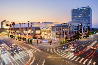 Plus de détails pour 15301 Ventura Blvd, Sherman Oaks, CA - Commerce de détail à louer