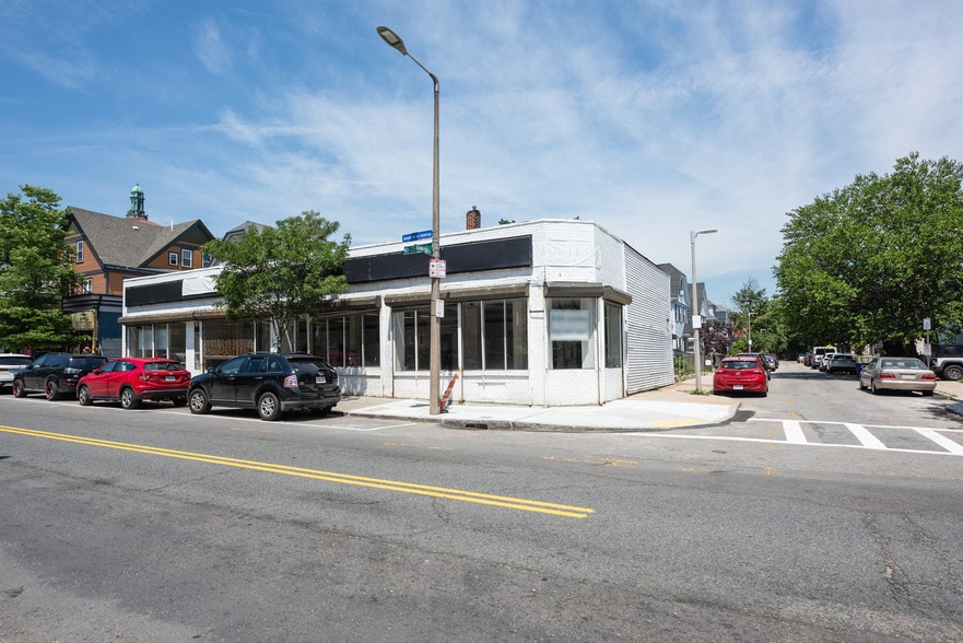 341 Centre St, Jamaica Plain, MA à vendre - Photo du bâtiment - Image 3 de 13