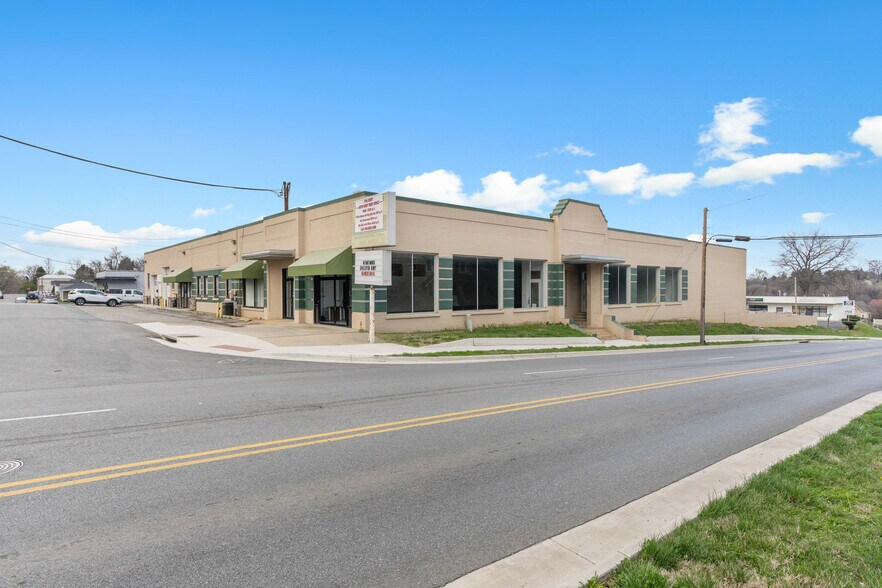 1811 Memorial Ave, Lynchburg, VA à louer - Photo du bâtiment - Image 2 de 24